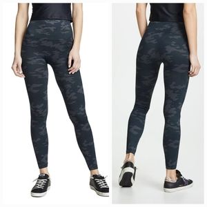 Spanx Look At Me Now Camoflauge Seamless Leggings size Small